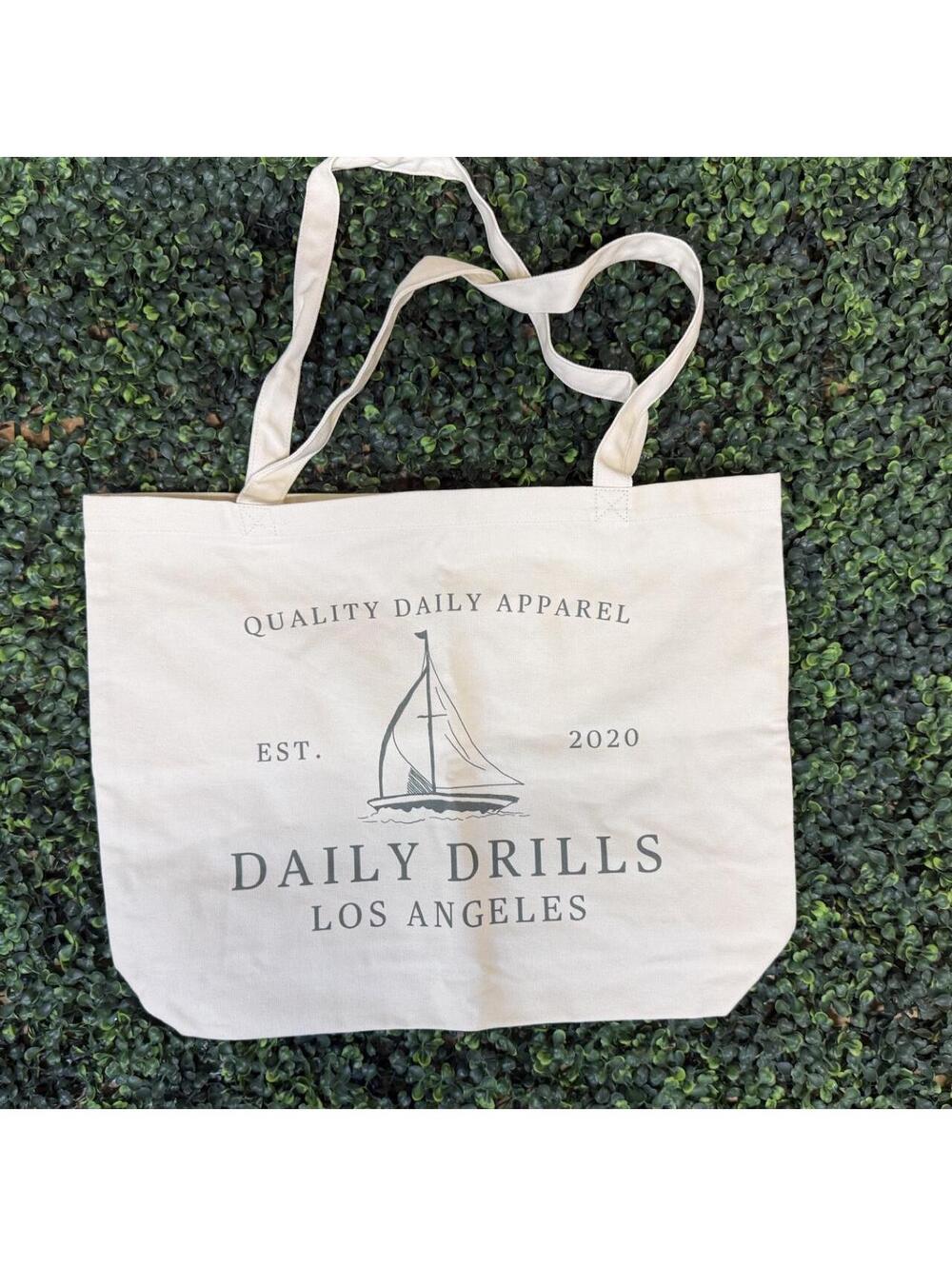 Brand new Daily Drills Sailboat Tote in Cream + DD Green 🤍💚